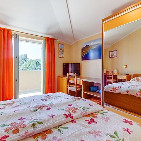 Apartments And Rooms By The Sea Nerezine, Losinj - 11815 Номер фото