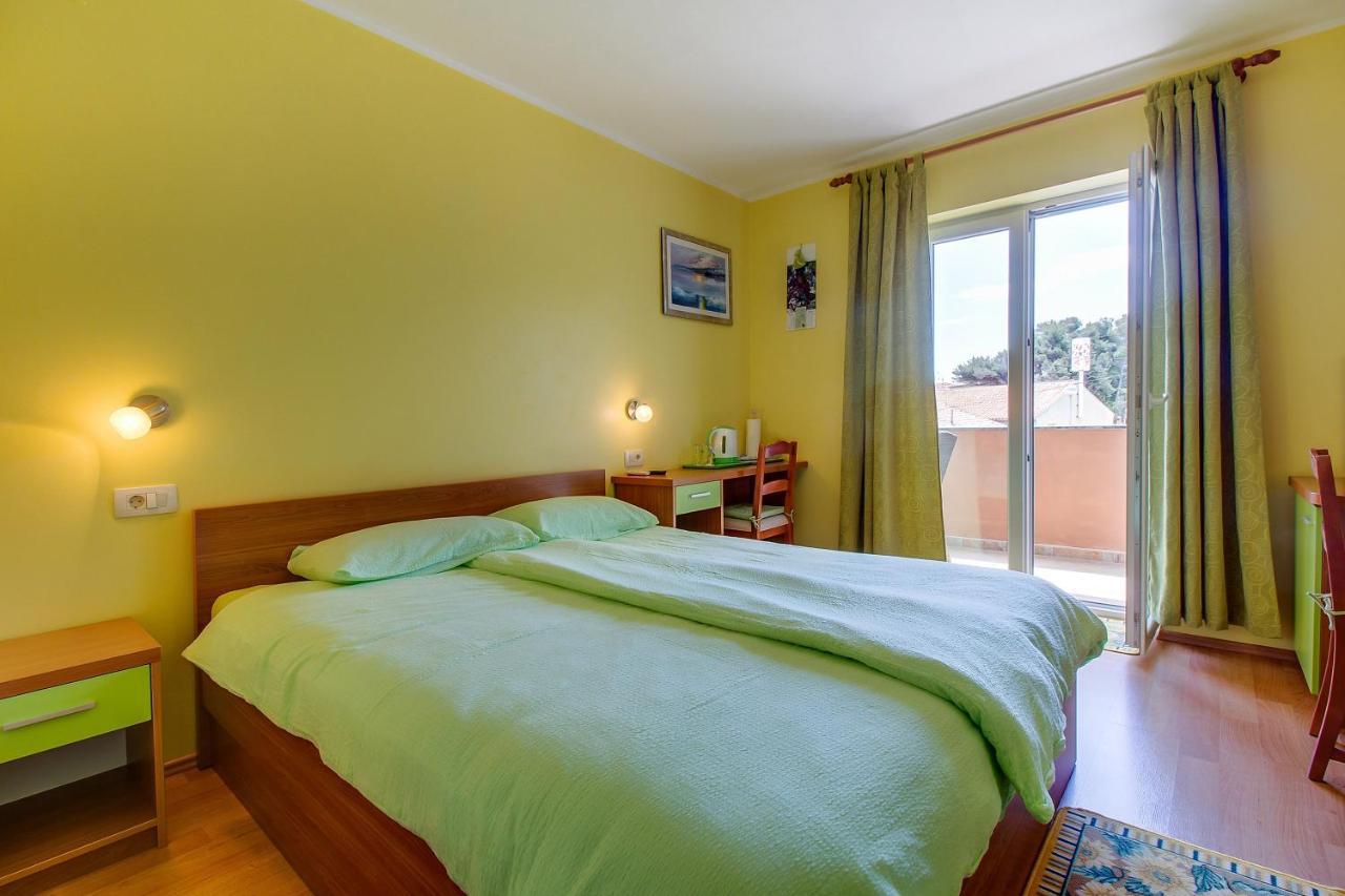 Apartments And Rooms By The Sea Nerezine, Losinj - 11815 Экстерьер фото